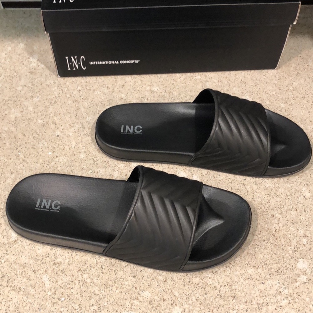 Sandals - Picture 2 of 4
